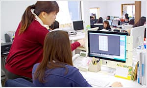 専任デザイナーによるデザイン作成無料。修正も何度でも無料